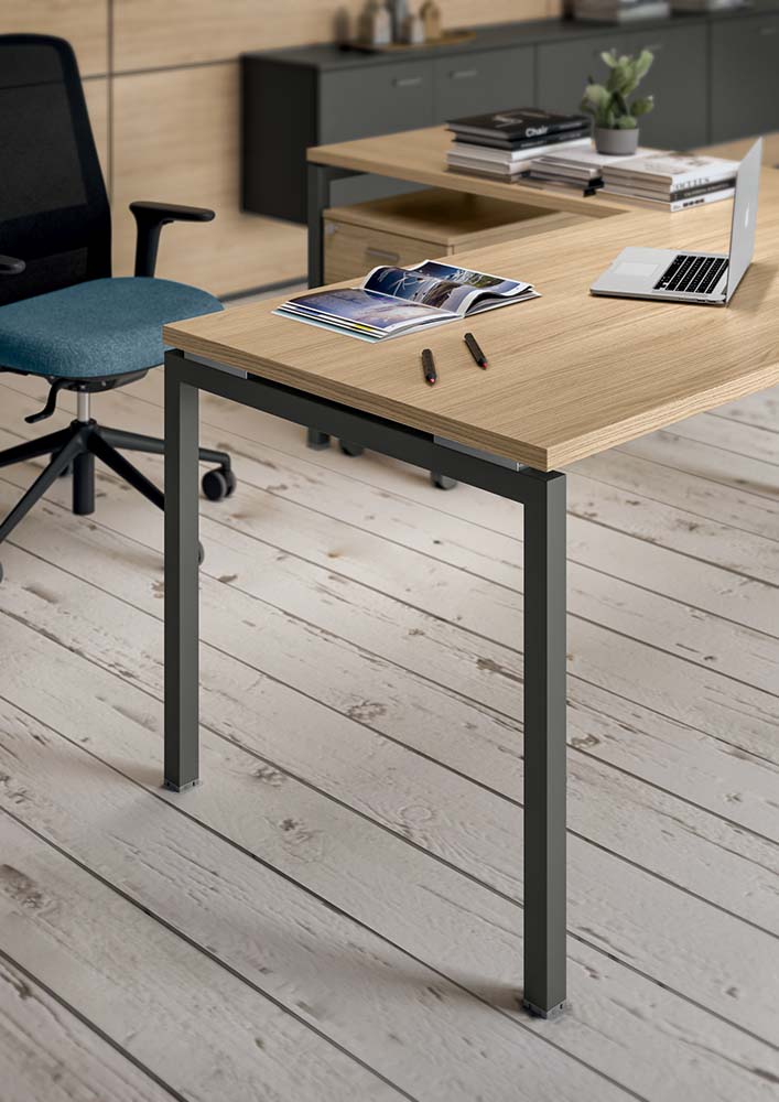 Idea+01 Office Desk by Quadrifoglio Group