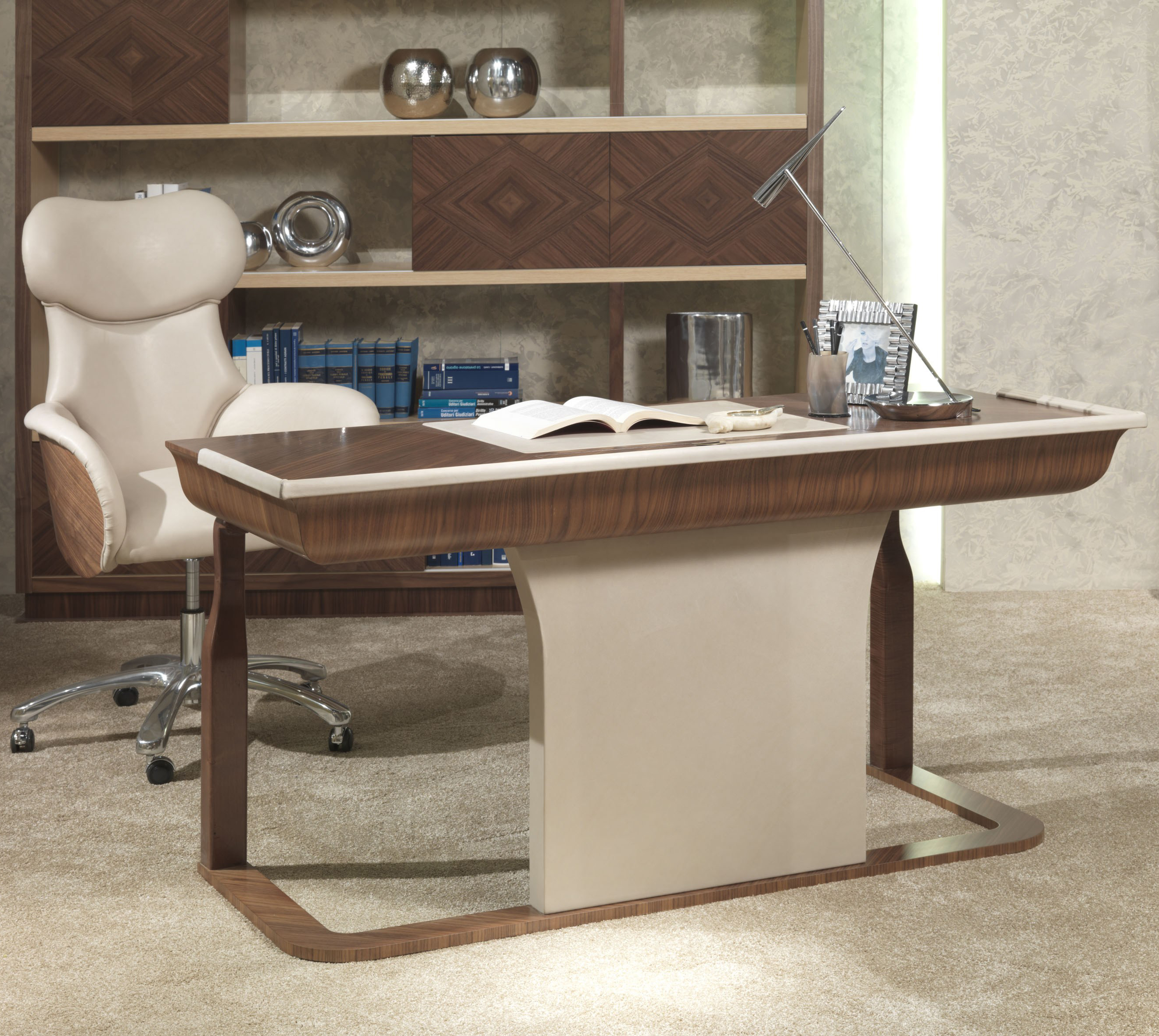 desyo_desk.jpg