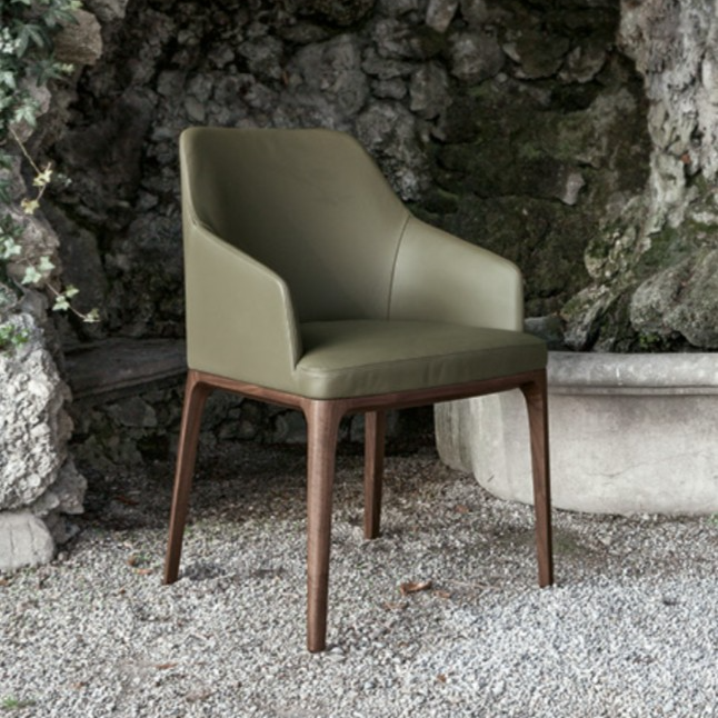 Amanda Comfort Chair