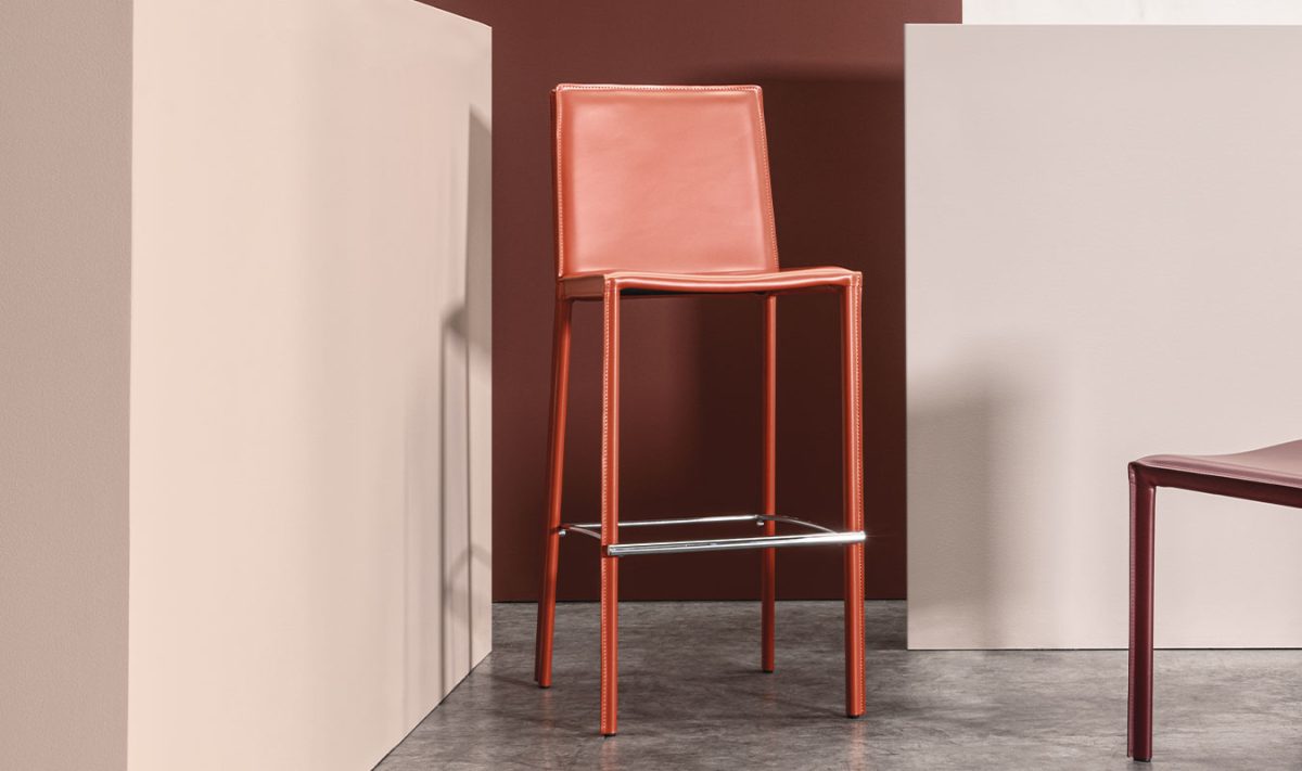 Sgabello-alexia-airnova-arredamento-design-leather-furnishing_04-r01i1b9sizoaejxsvxu650cvt2wjjjgsyavofpnzd2.jpg