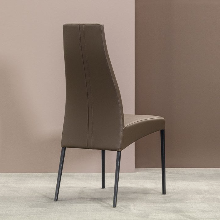 Sedia-carla-airnova-arredamento-design-leather-furnishing-02-qzy7svpylyxuikn6gknnplt0kkbcpiq62x4b8ypxhi.jpg