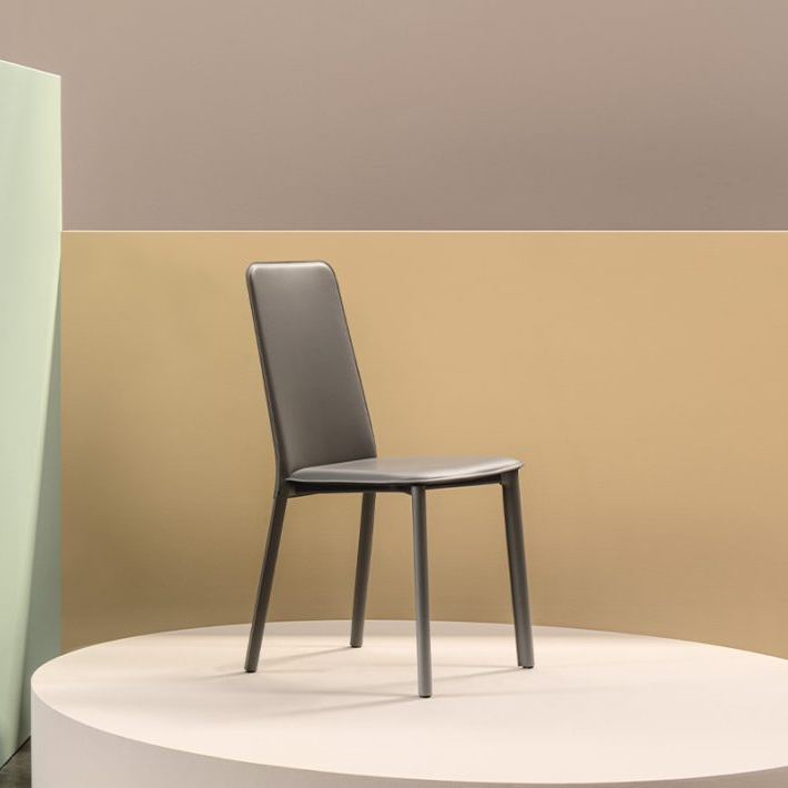 Sedia-henry-airnova-arredamento-design-leather-furnishing-02-qzycfbz2usssgov3i0uar3ojjxwaryizys0pnxx5mu.jpg