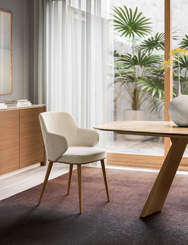 CS1889 Foyer Chair With Arms by Calligaris