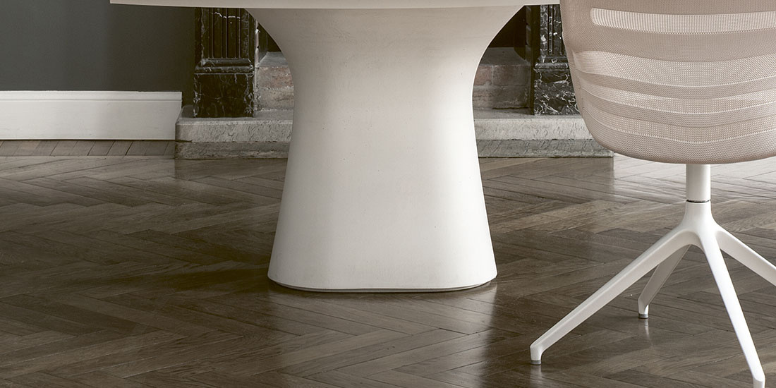 podium-dining-table-qs-02.jpg