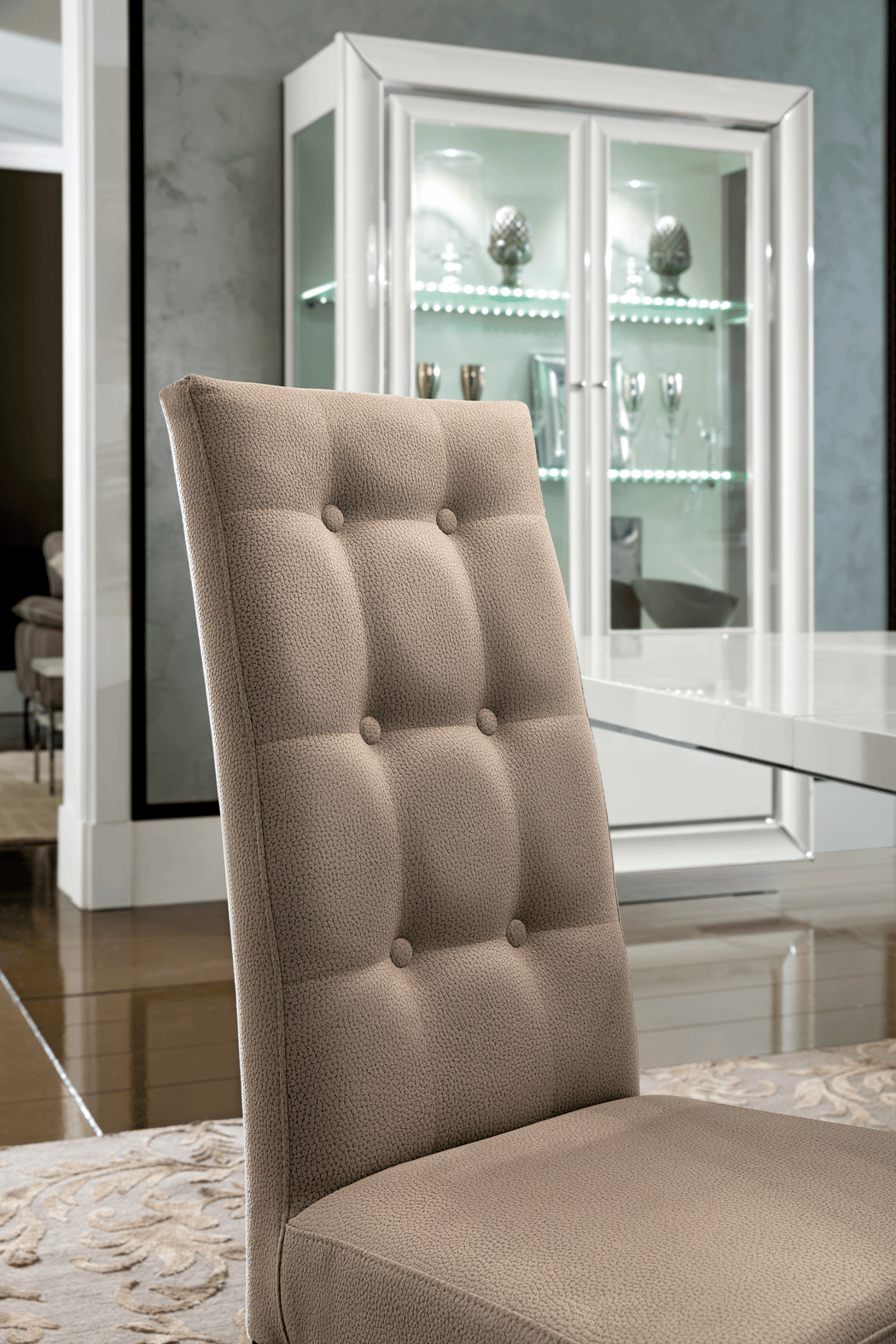 dama_chair_3.gif