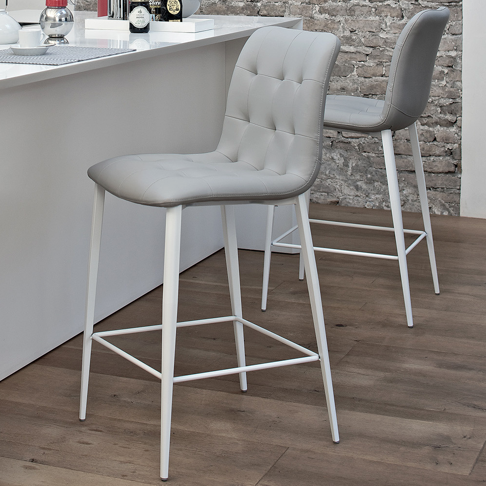 kuga-barstool-01_2.jpg