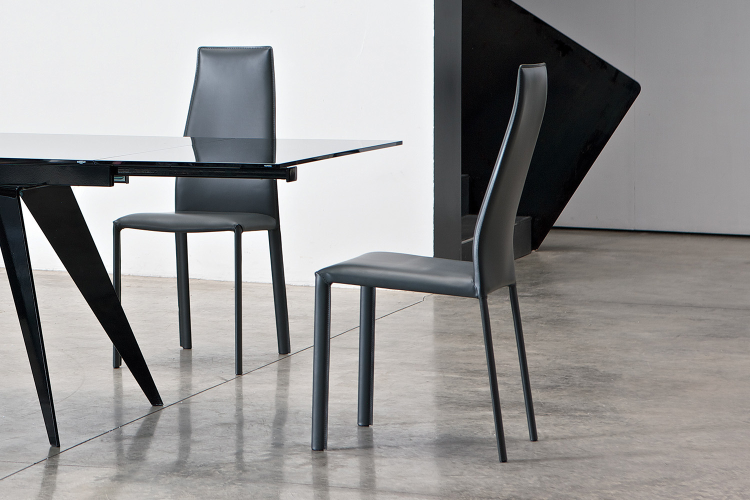 dalila-dining-chair-02.jpg