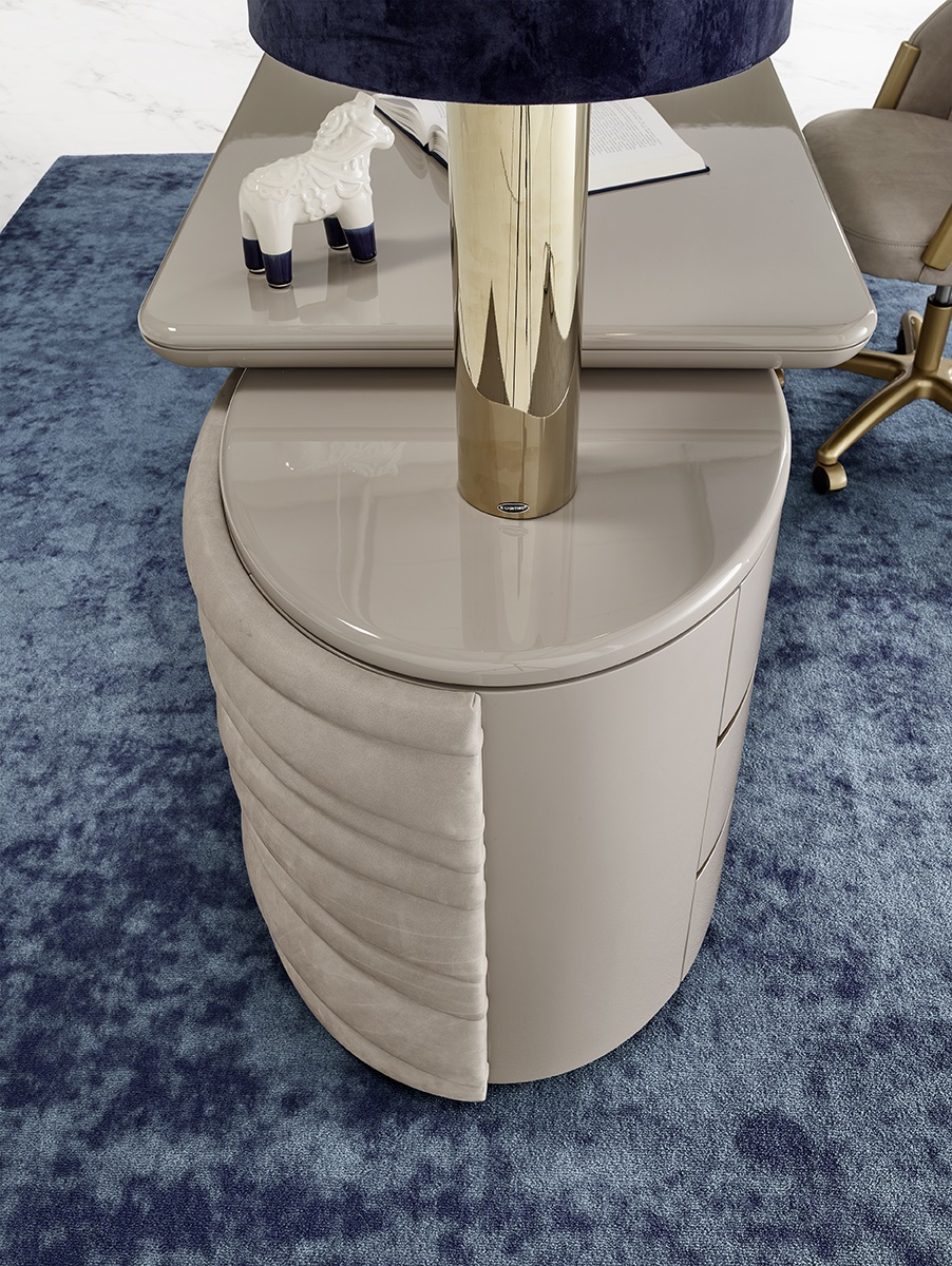 31gatsby_desk.jpg