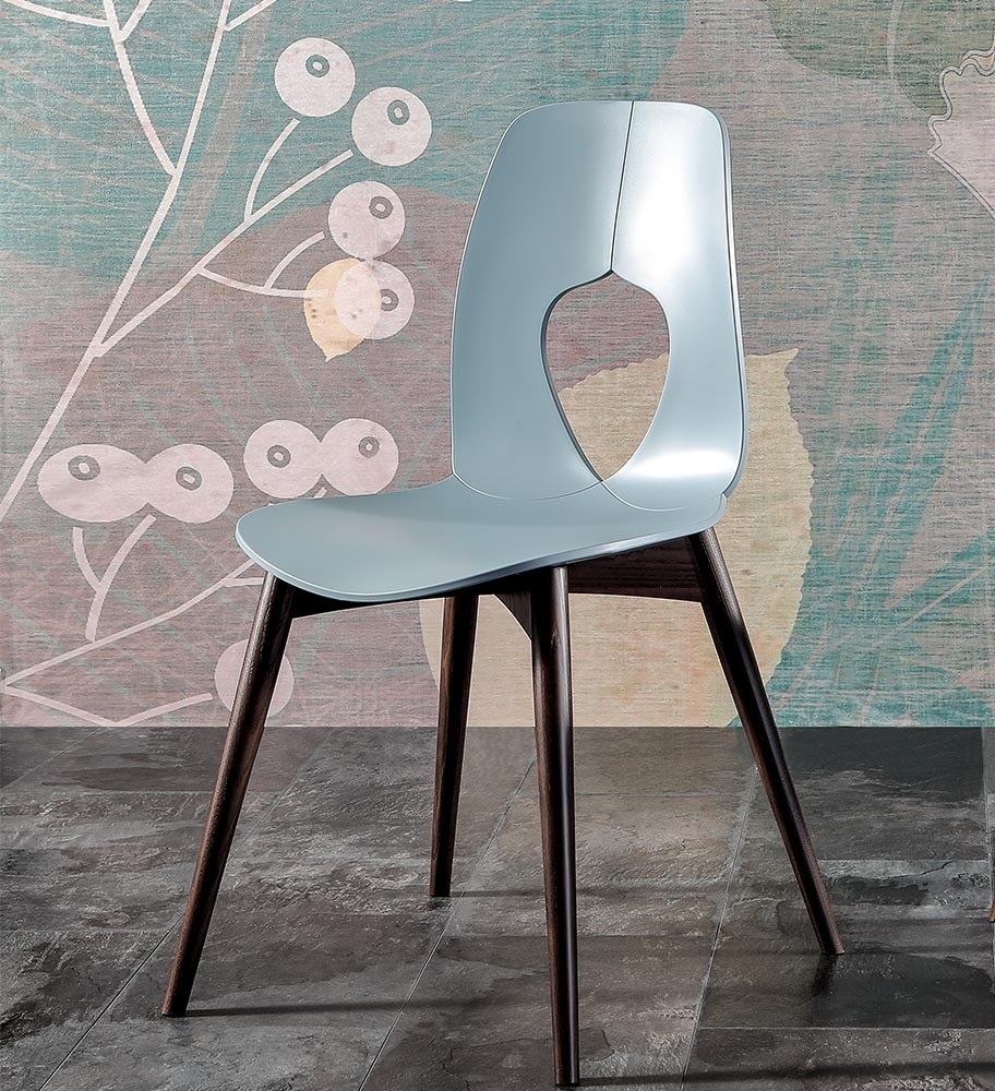 hole-wood-chair-01.jpg