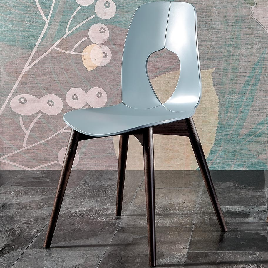 hole-wood-chair-01.jpg