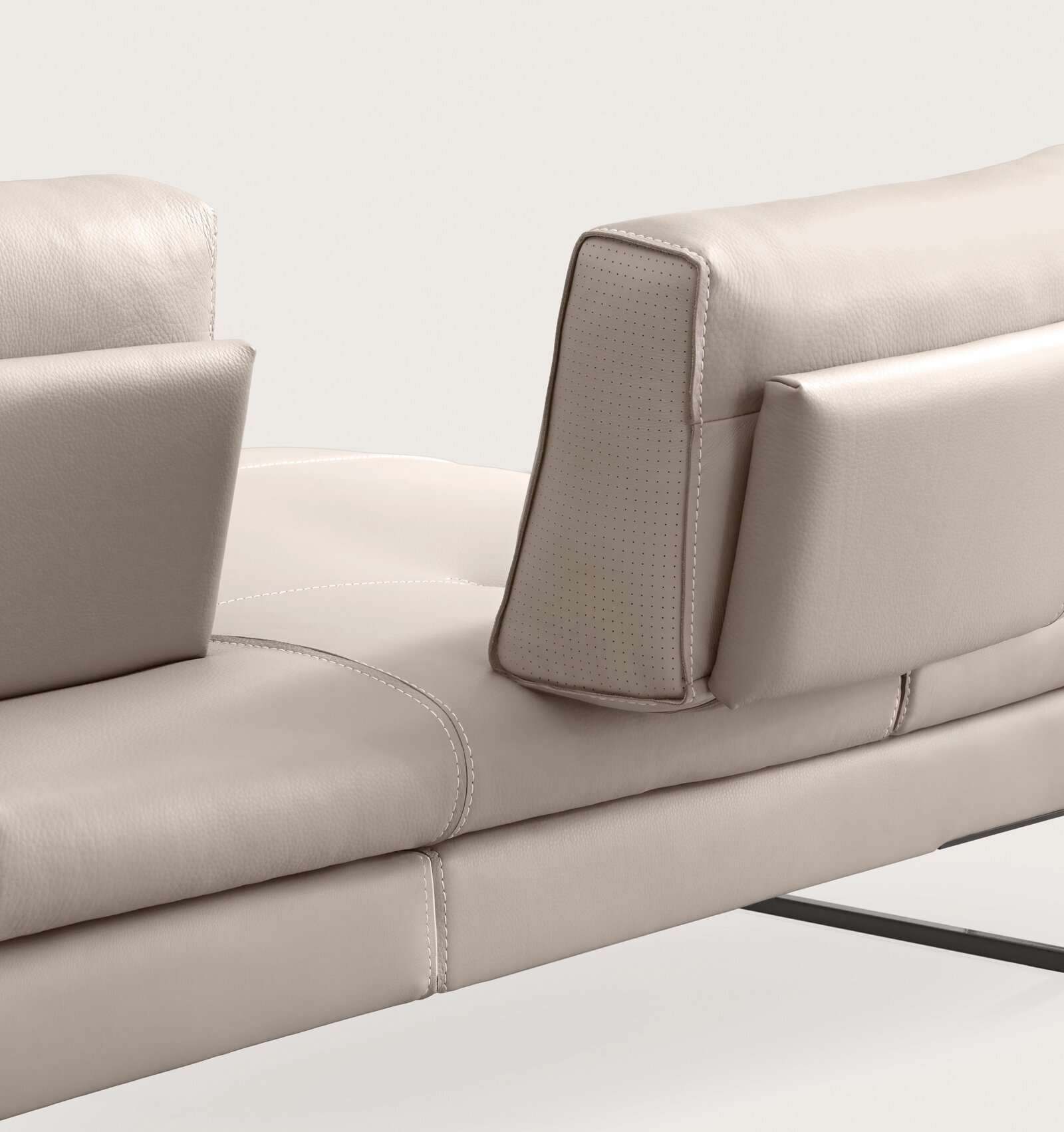 Gamma_Sofa_Sunset_Gallery - 03.1fe05c13.jpg