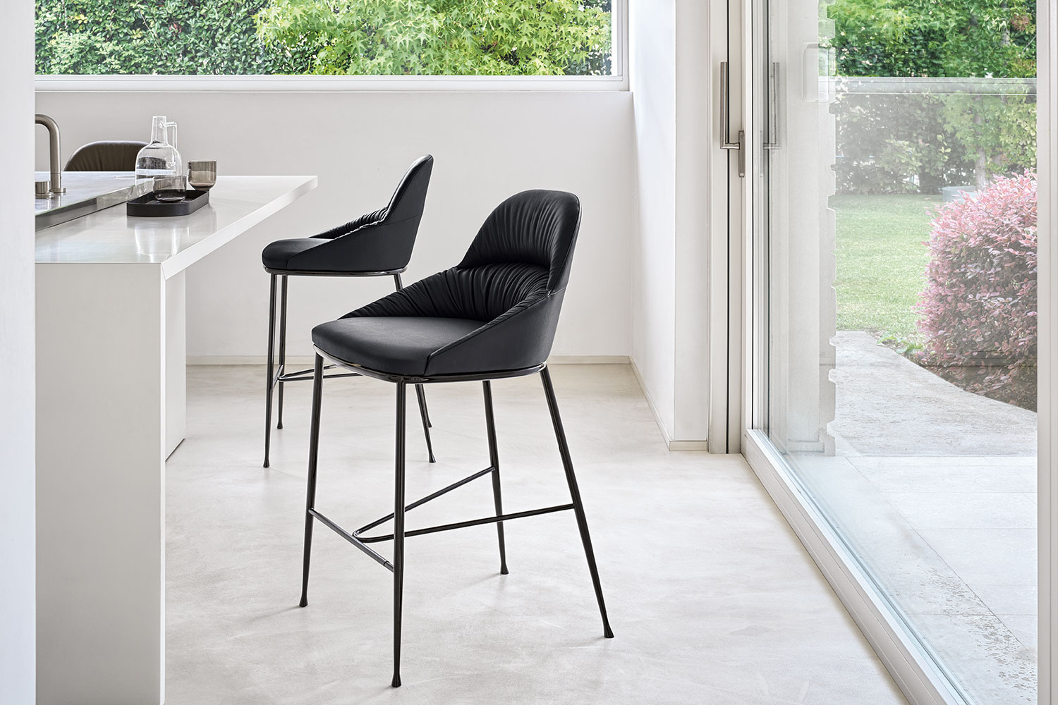 queen-bar-stool-qs-03.jpg