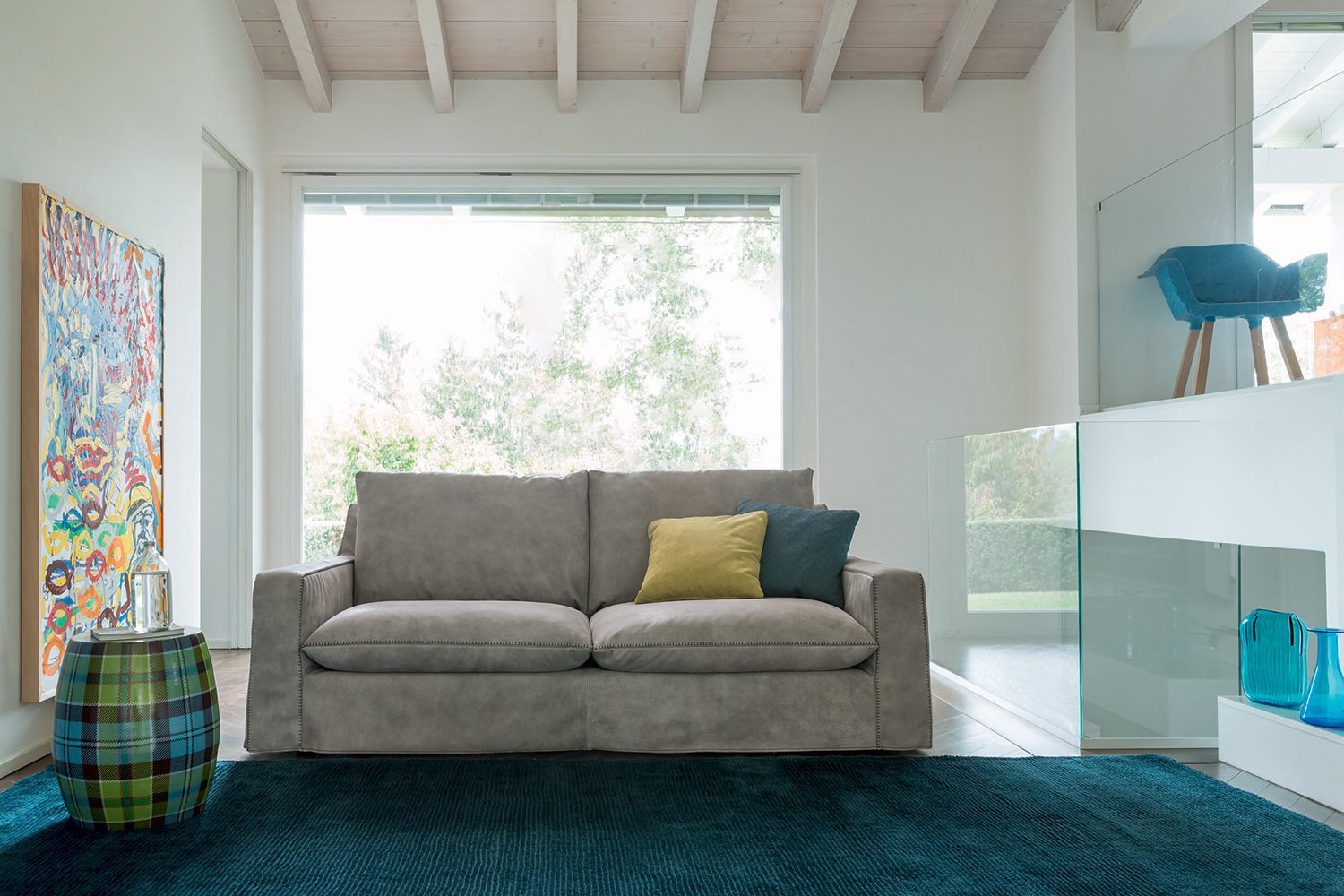 theo sofa1.jpg