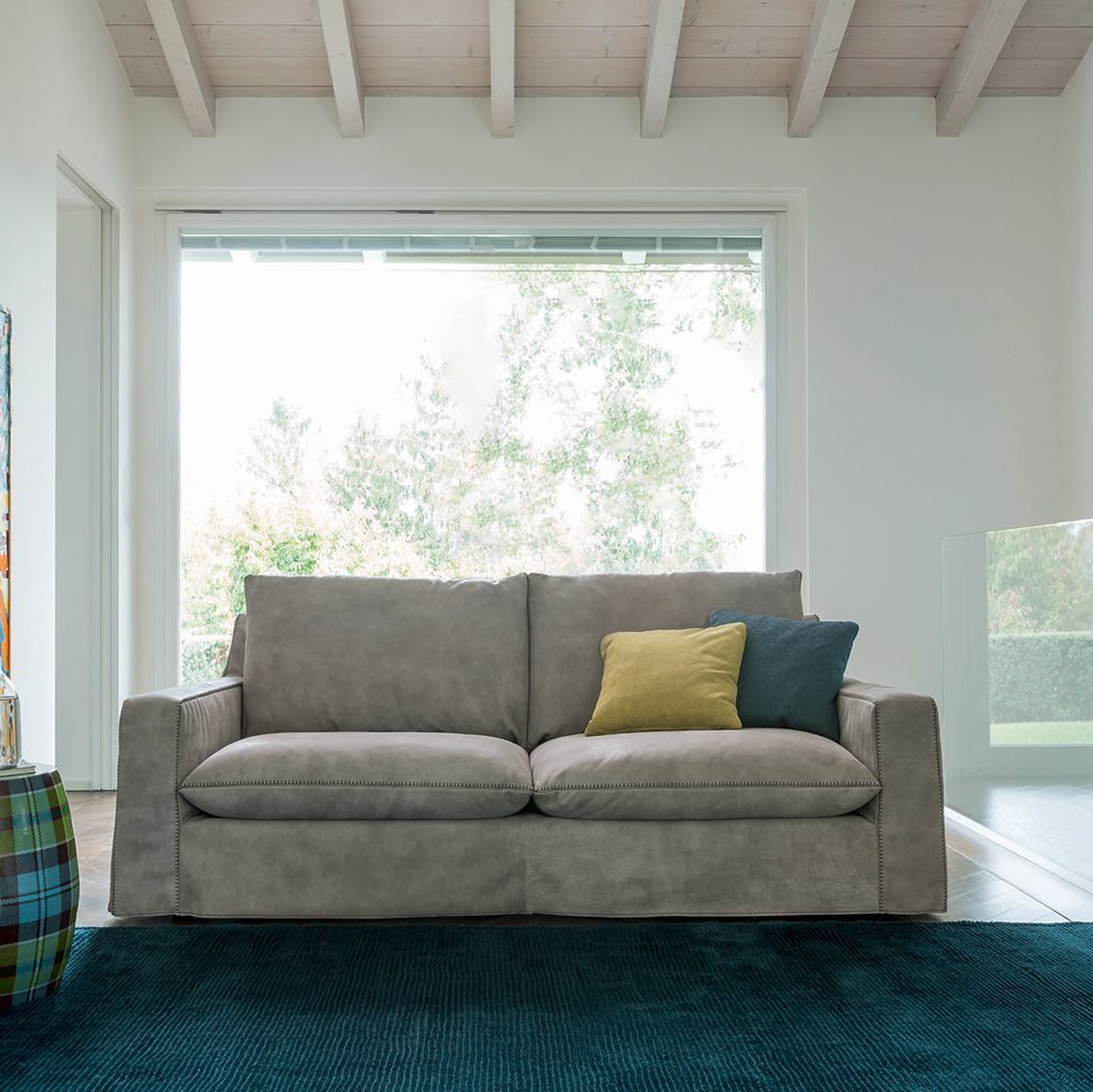 theo sofa1.jpg