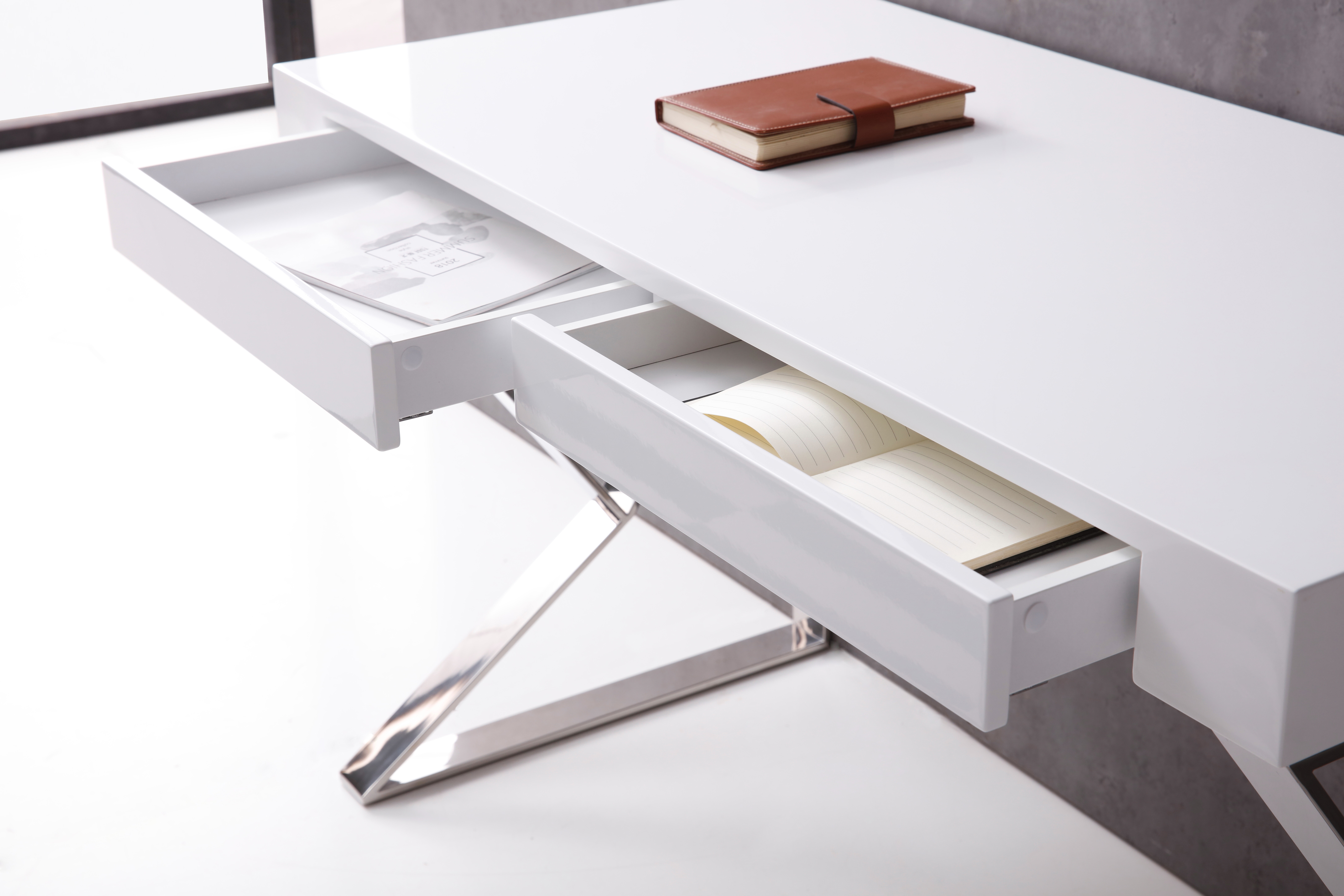 Noho White Desk_1 hq.jpg