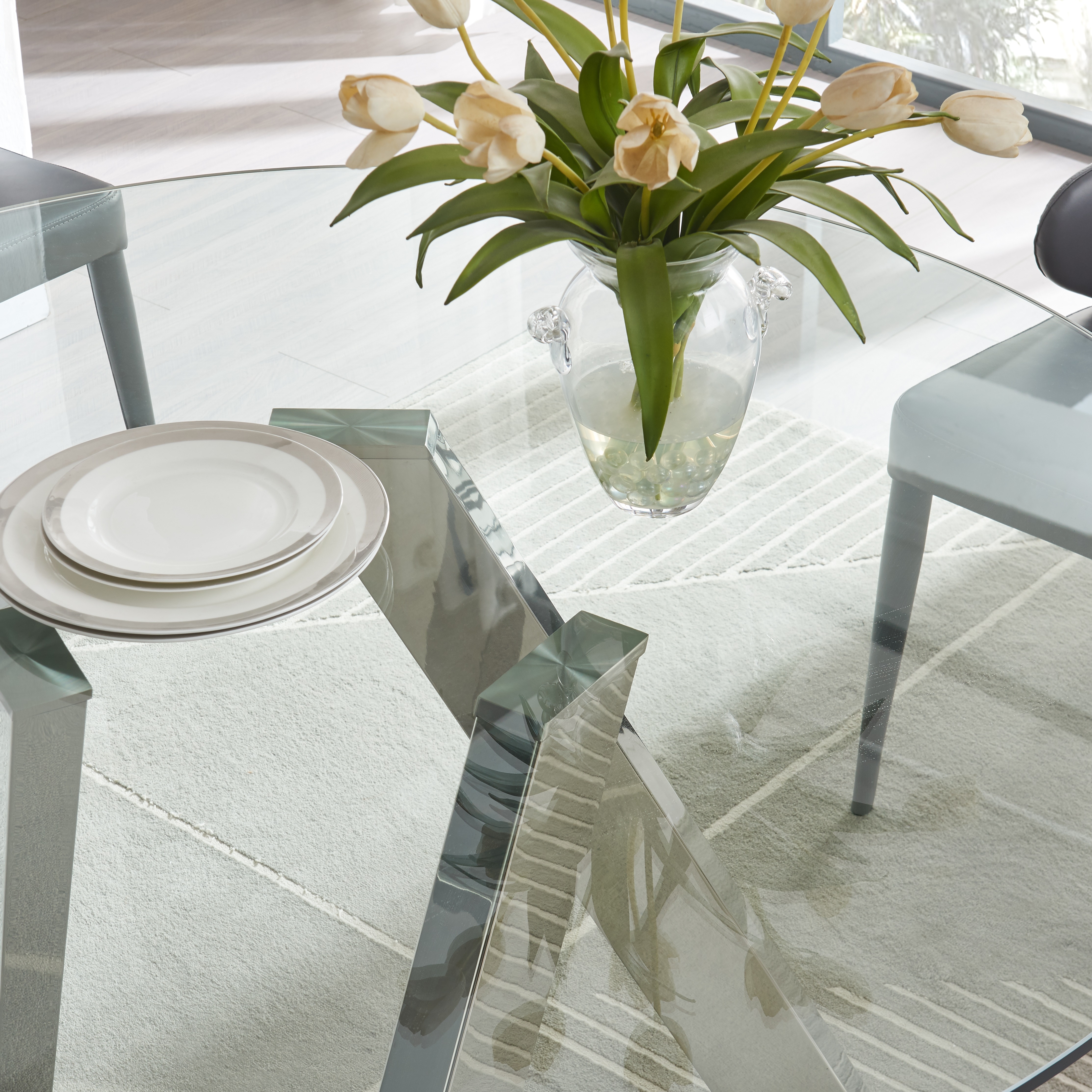 Tower Round Dining Table_10.jpg