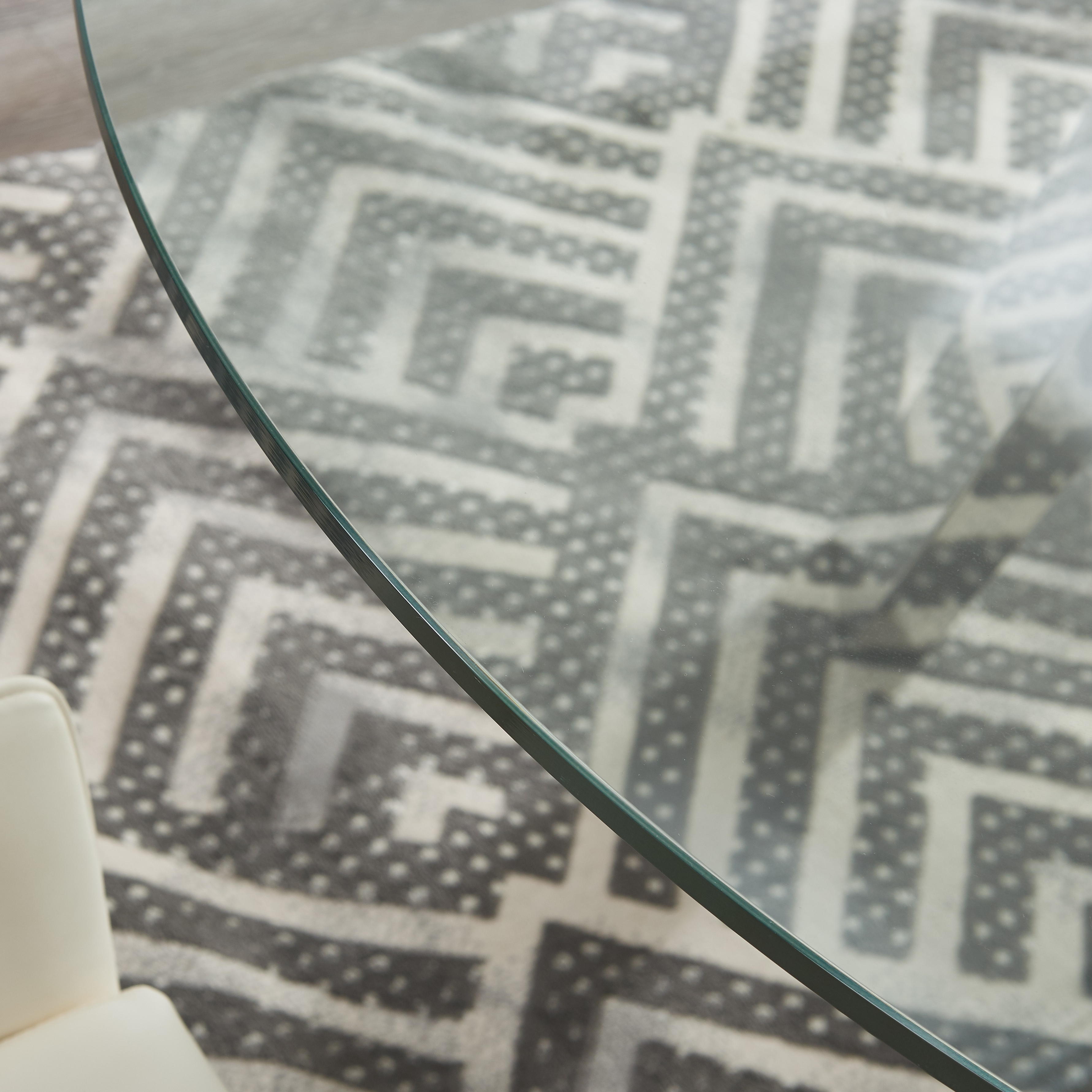 Tower Round Dining Table_5.jpg