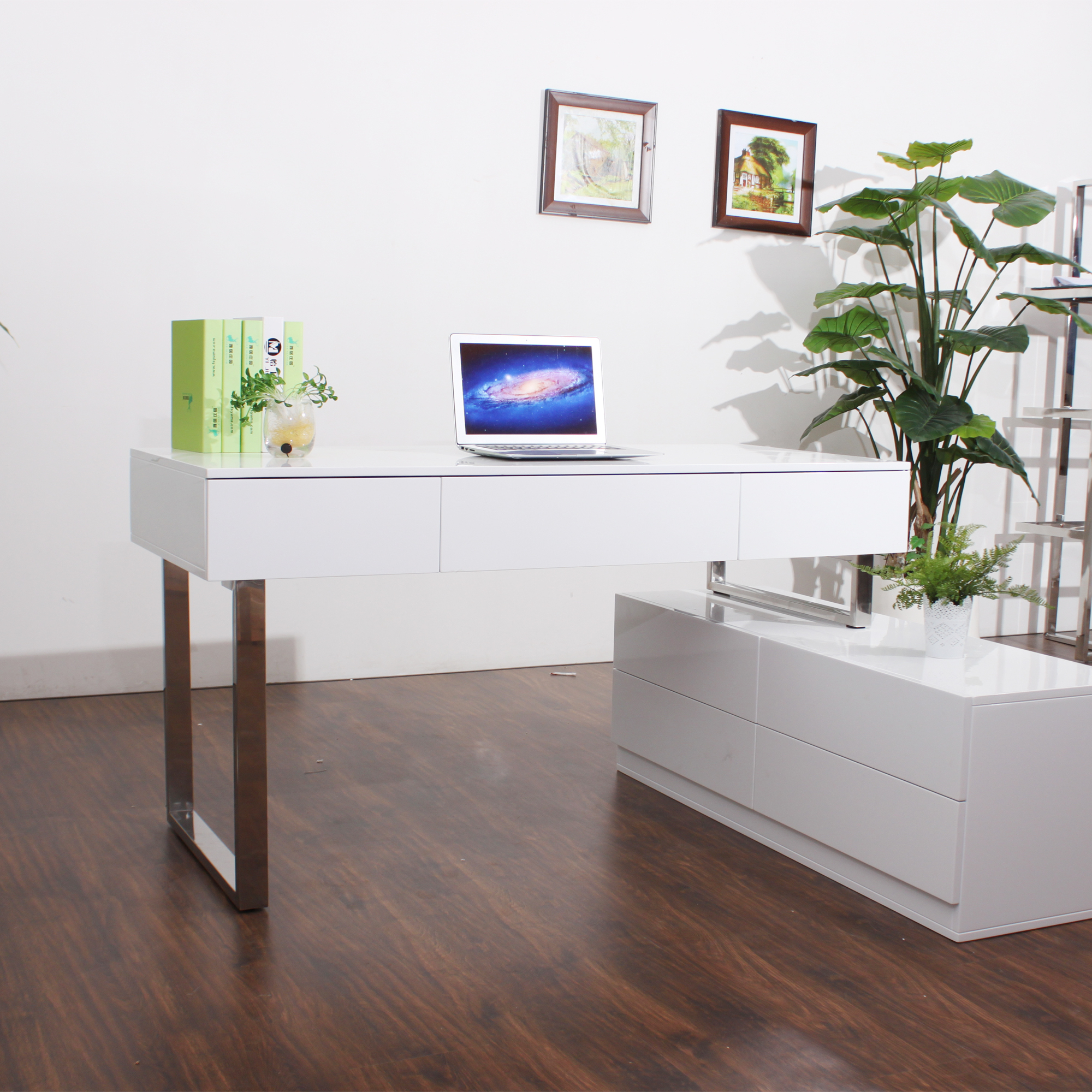 KD12 Desk.jpg