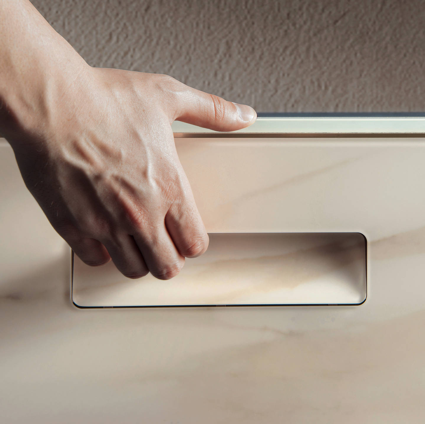 flapp-invisible-handle-kitchen-opening-or-kitchen-or-lago.jpg