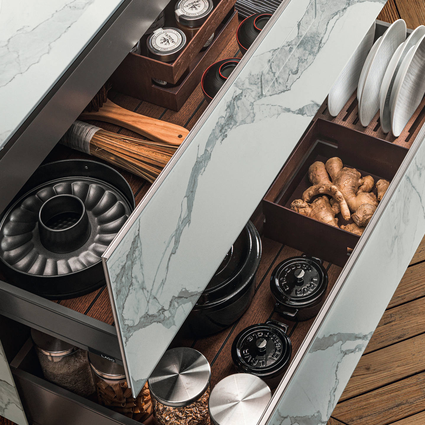 light-marble-kitchen-drawer-units-or-36e8-marble-xglass-kitchen-or-lago.jpg