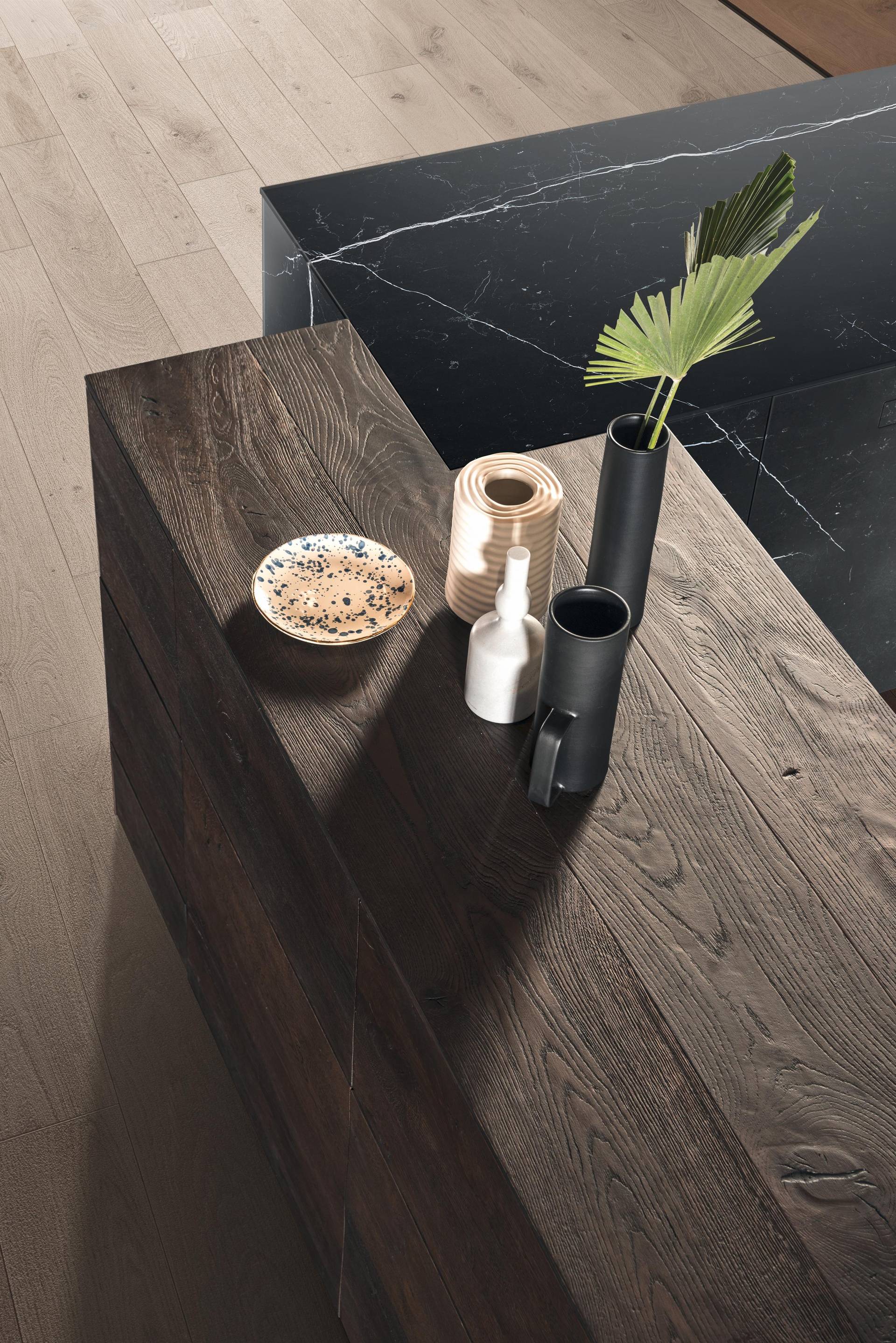 wooden-marble-designer-kitchen-or-kitchen-or-lago.jpg