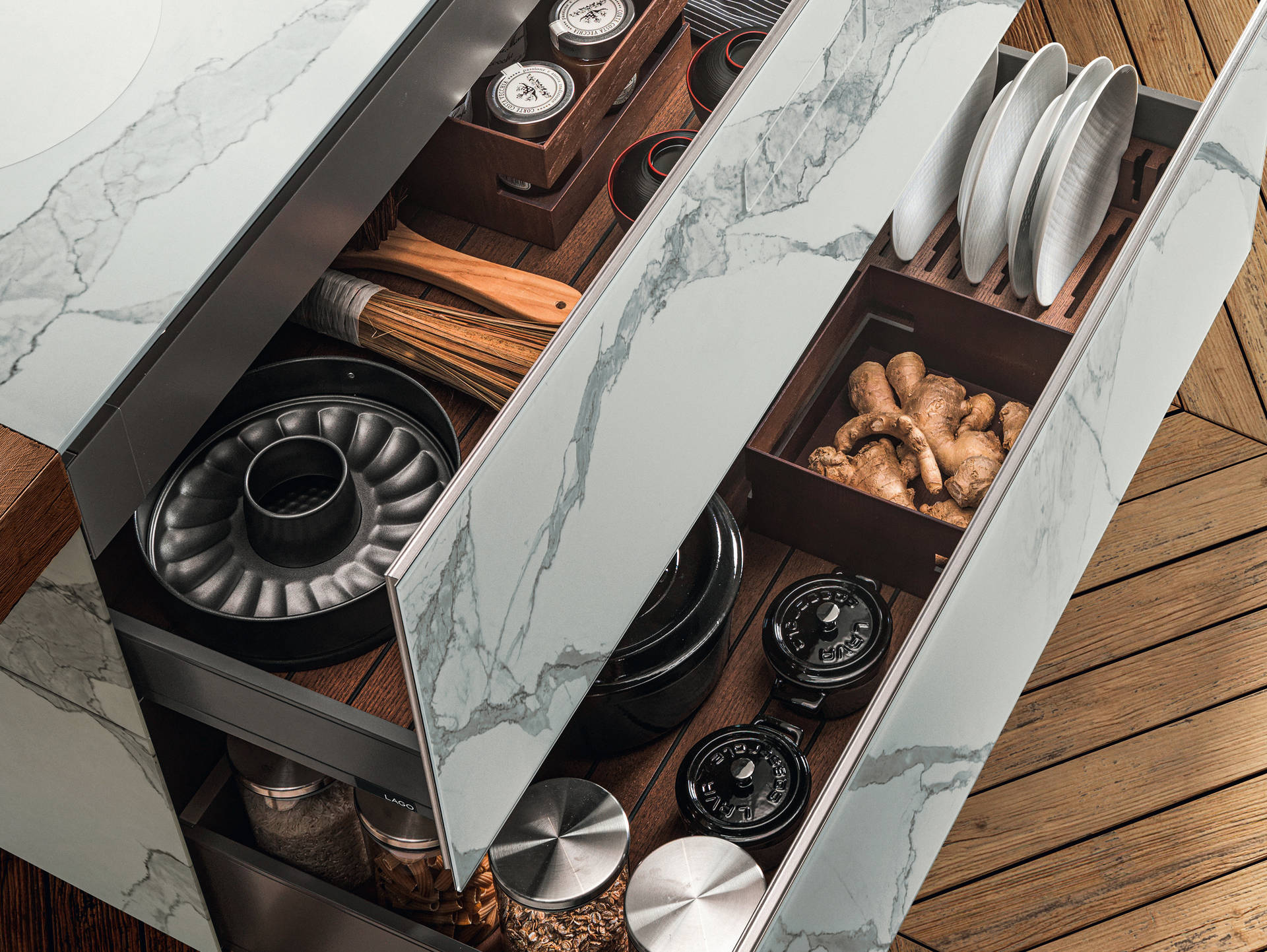 light-marble-kitchen-drawer-units-or-36e8-marble-xglass-kitchen-or-lago.jpg