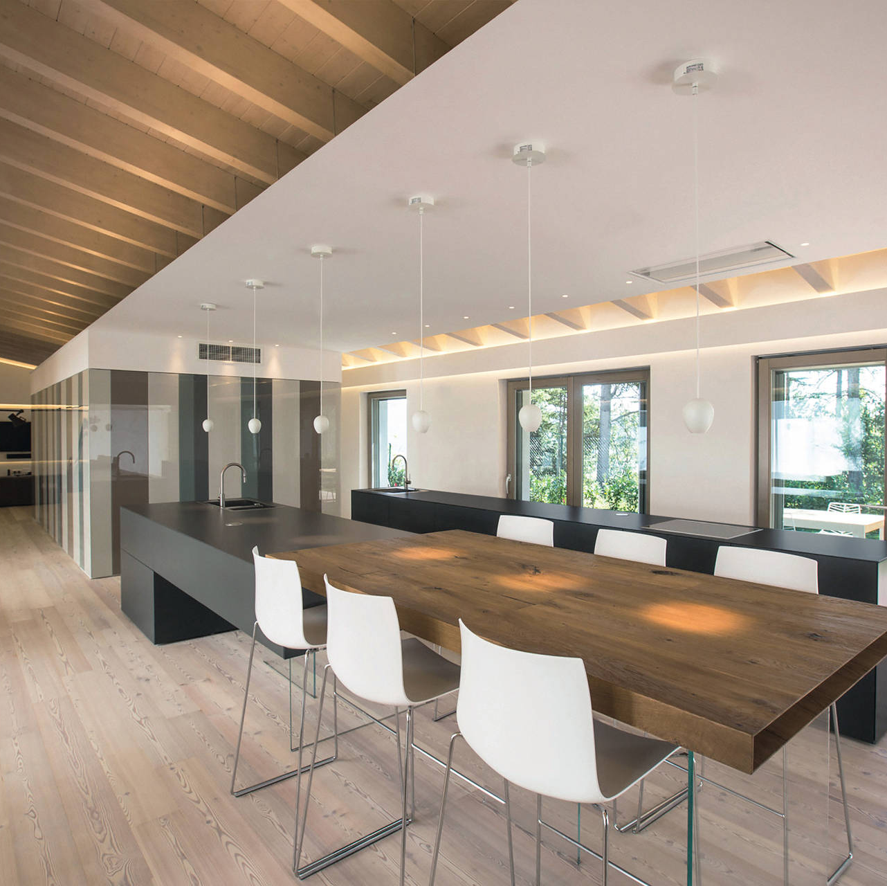 finished-designer-kitchen-or-36e8-fenix-kitchen-or-lago.jpg