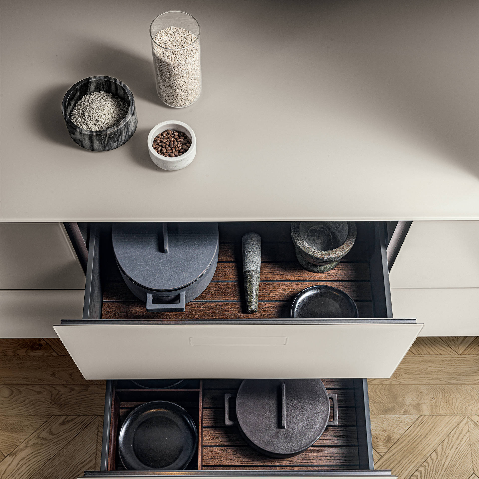 white-kitchen-drawers-or-kitchen-36e8-fenix-or-lago.jpg