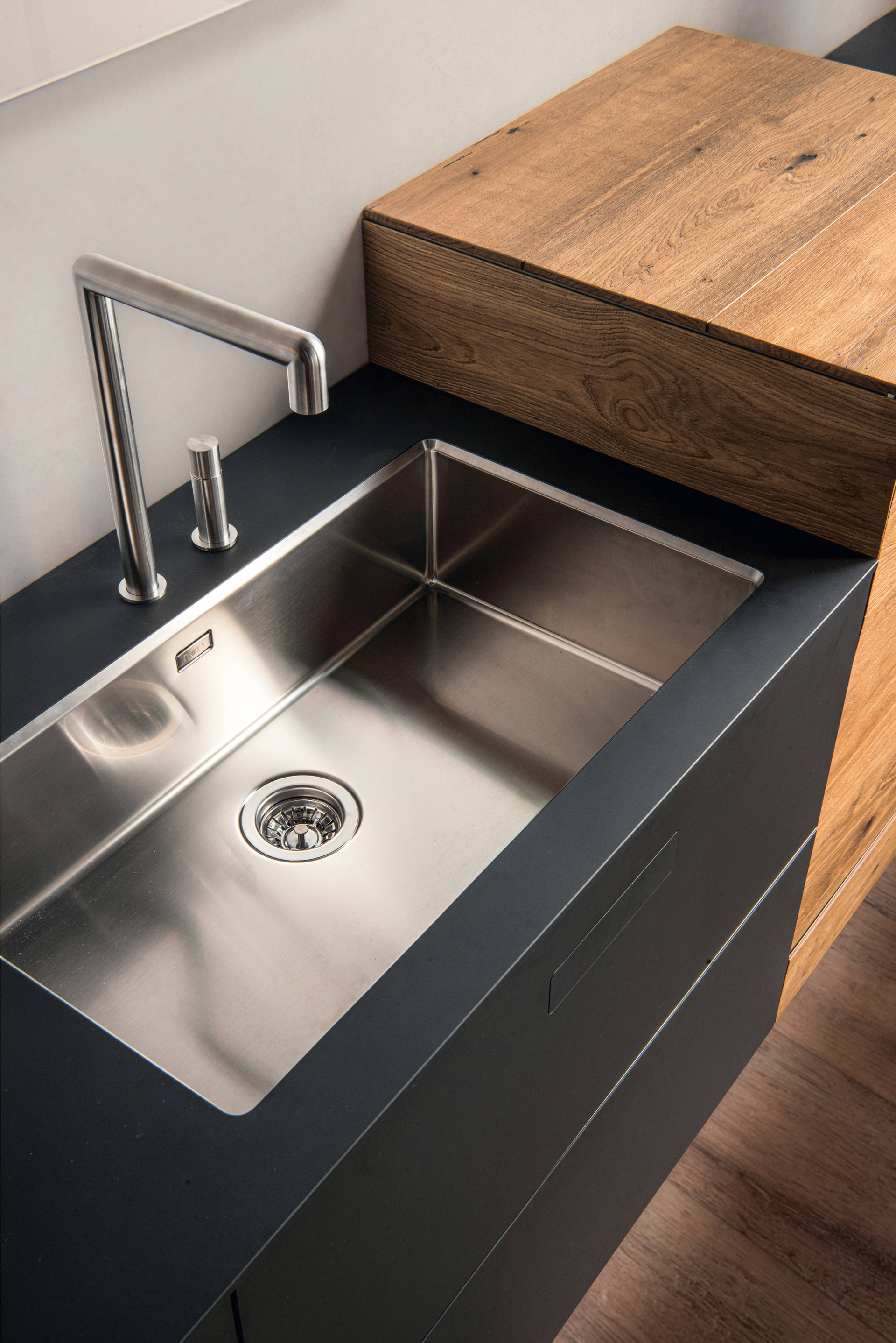 steel-washbasin-or-kitchen-36e8-fenix-or-lago.jpg
