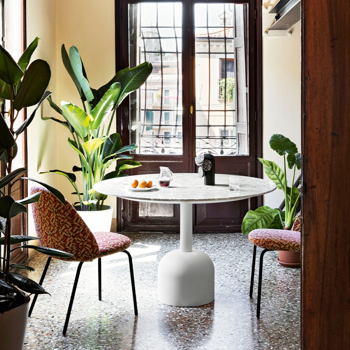 Illo Dining Table
