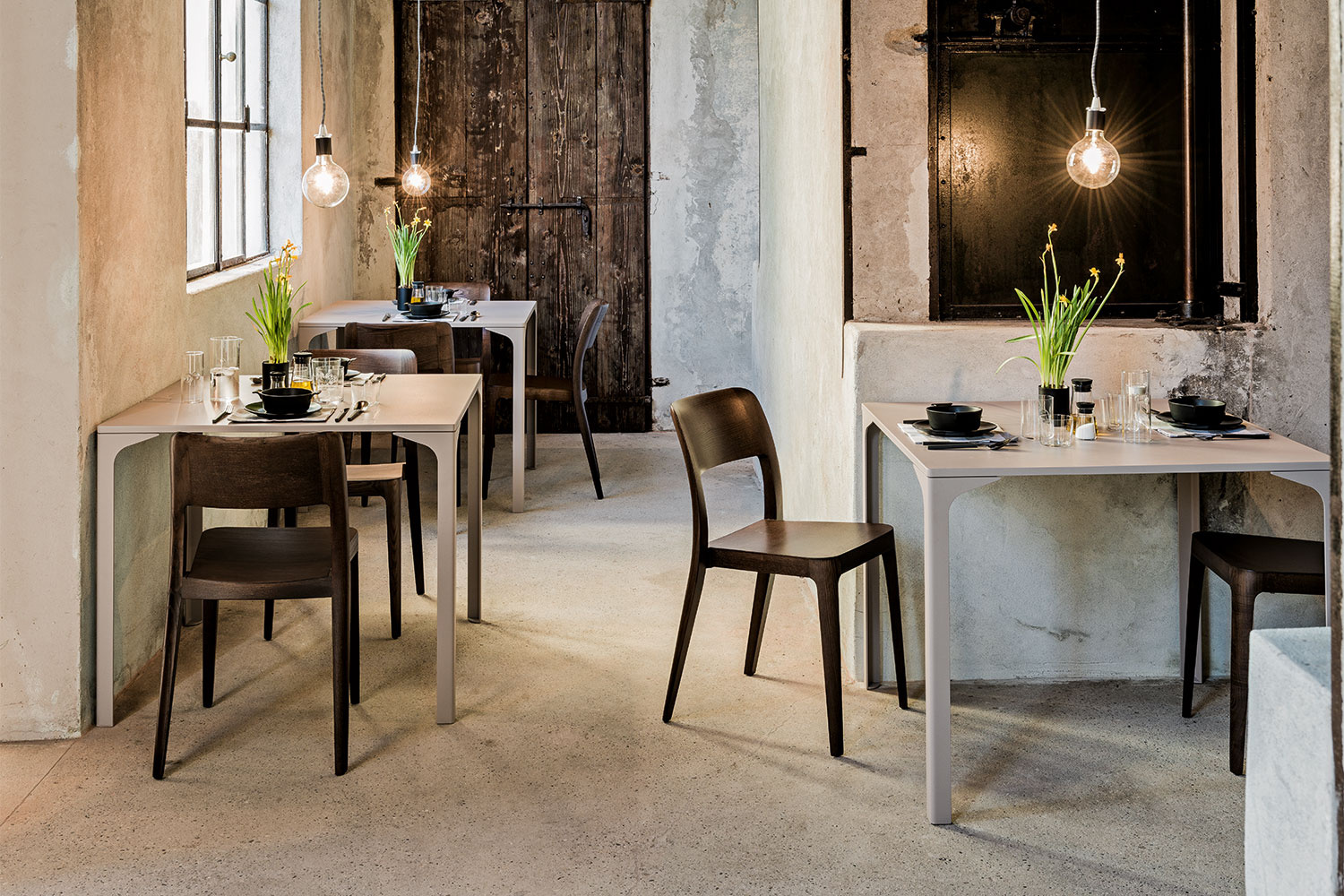 armando-dining-table-03.jpg