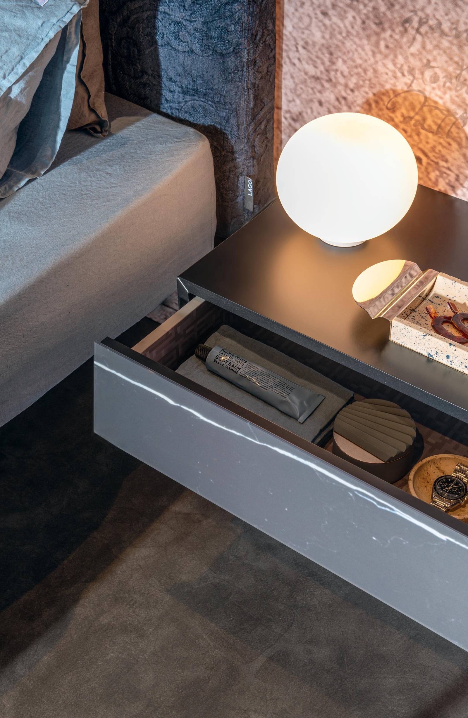 elegant-nero-bedside-table-drawer-or-36e8-bedside-table-or-lago.jpeg