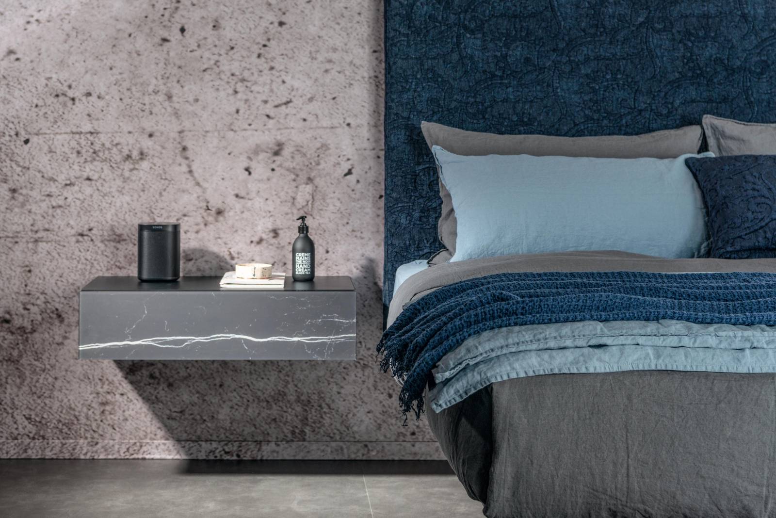 grey-suspended-bedside-table-or-36e8-bedside-table-or-lago.jpeg
