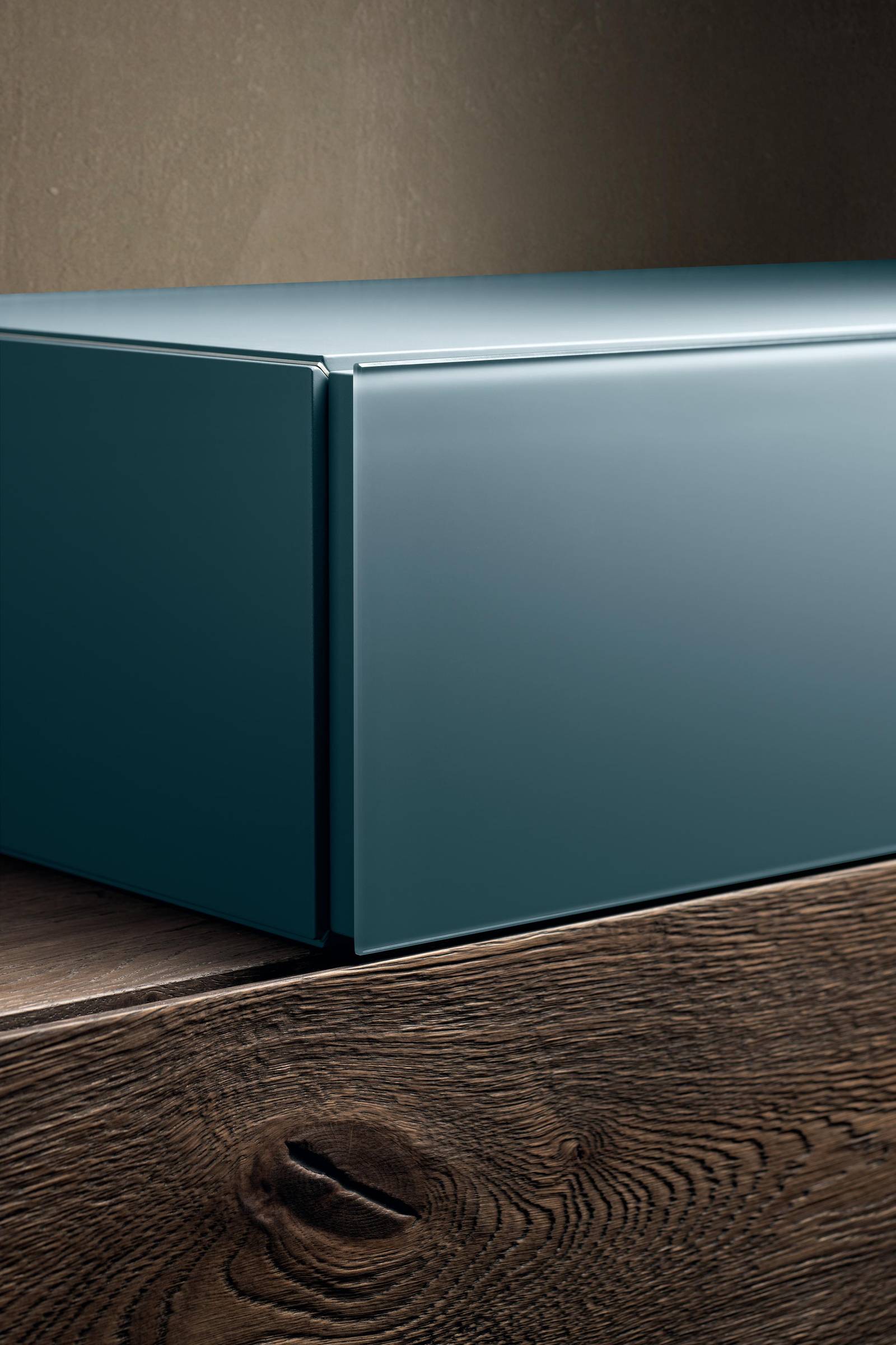 bedroom-dresser-detail-or-36e8-dresser-or-lago.jpeg