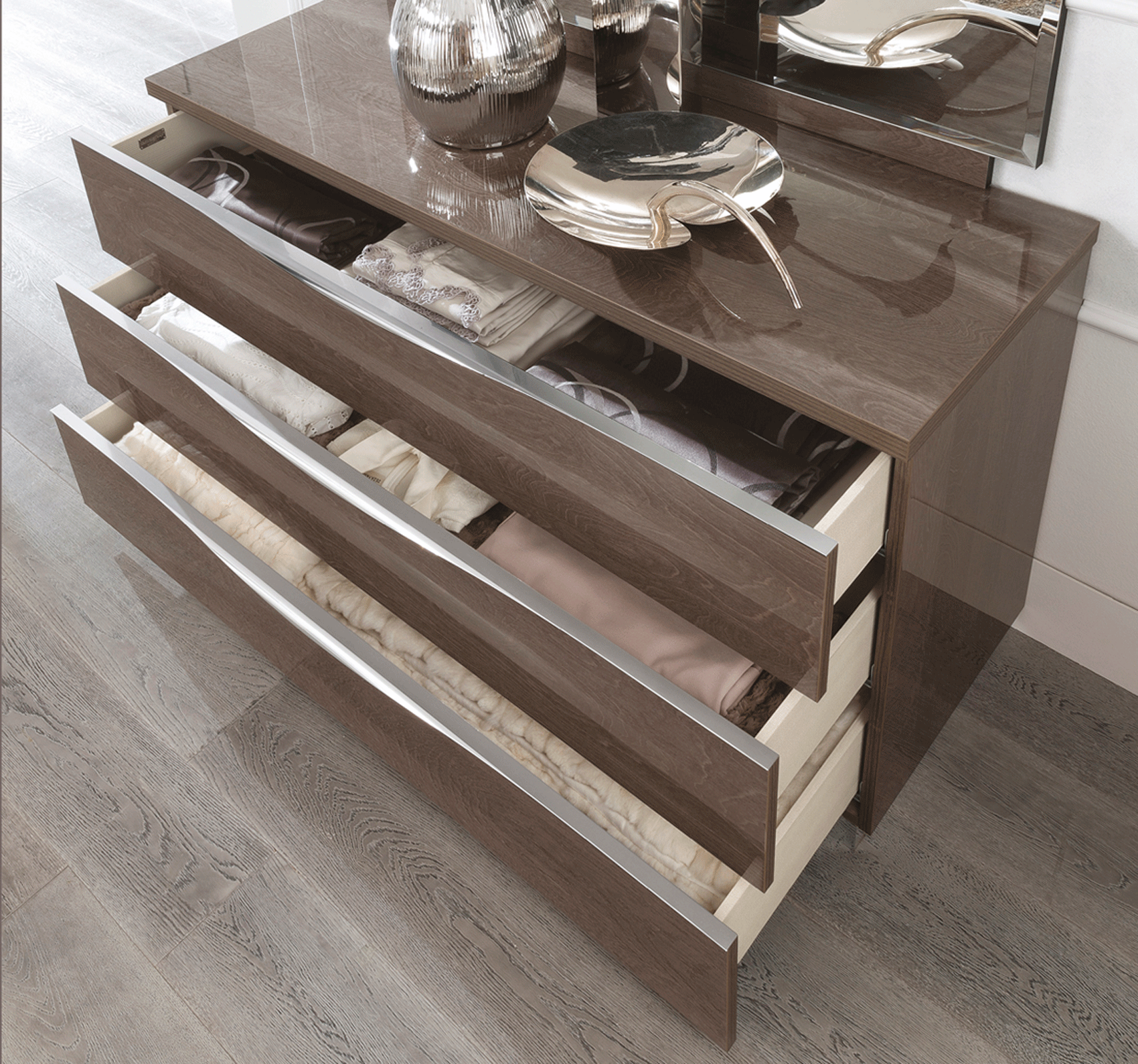 Bedroom-Furniture_Modern-Bedrooms_Platinum-Legno-Bed_side_2.png