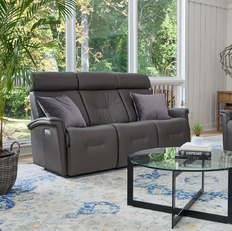 FJ-Rome-WS-3Seat-AL-Graphite-Lifestyle-1.jpg