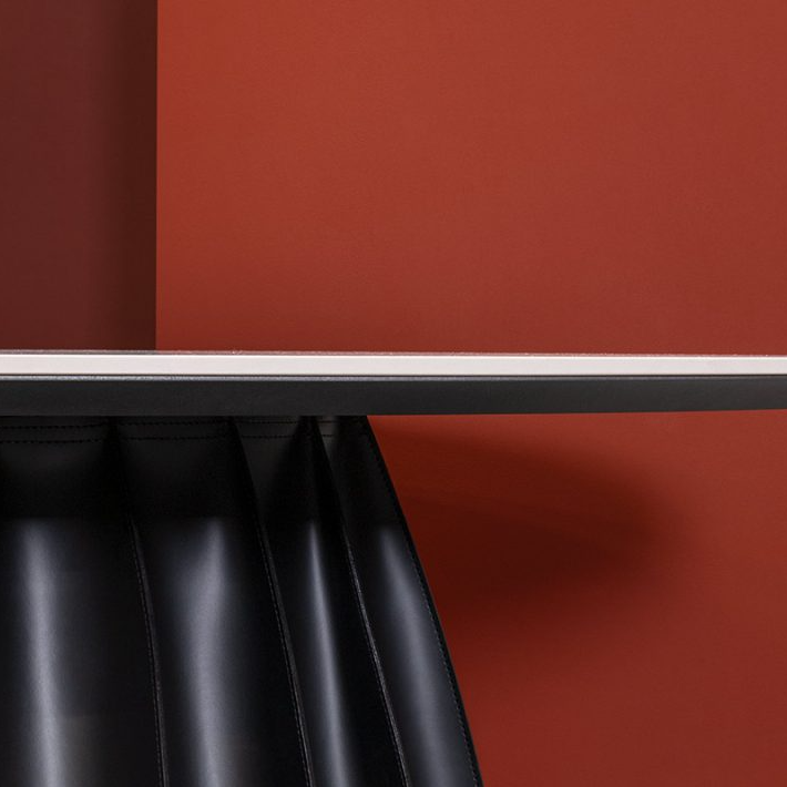 Tavolo-marylin-airnova-arredamento-design-leather-furnishing-03-r0ahsoct16zl6lvfr1990ti64z3n2og9eztmo054ue.jpg