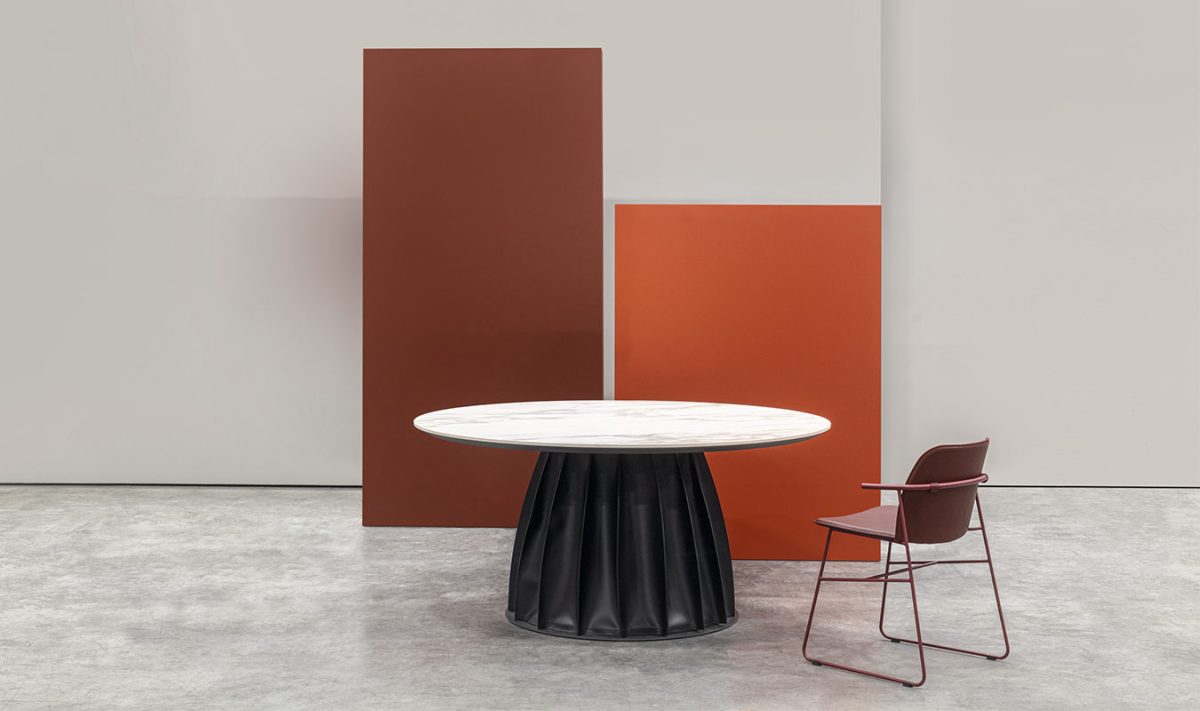 Tavolo-marylin-airnova-arredamento-design-leather-furnishing-06-r0ahss45sj4qh1pz52vrask0iil3xgv6rifkl3zk5i.jpg