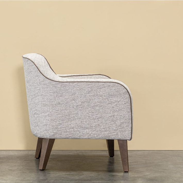 Poltrona-rever-airnova-arredamento-design-leather-furnishing-02-r0a1hzfb9vumkm2rmfm9pvaq4yu0ntbmr4x94i1cjq.jpg