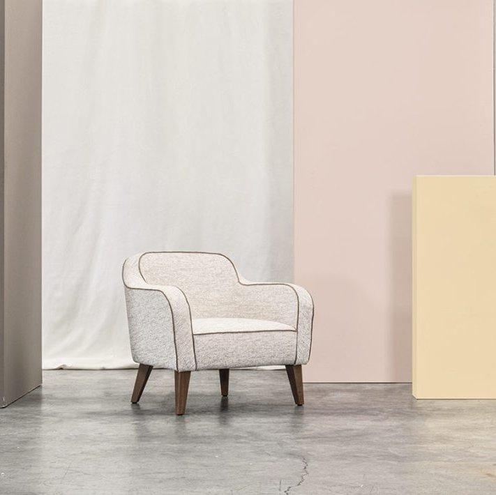 Poltrona-rever-airnova-arredamento-design-leather-furnishing-03-r0a1i0d5gpvww81egy0wad26qcpdvifd39kqlrzydi.jpg