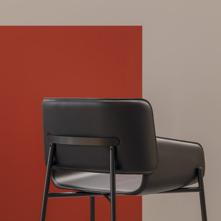 Sedia-amur-airnova-arredamento-design-leather-furnishing-02-qzxupgpx07ltqzei7aujp2dn8pv9ac8gxmgni3p03q.jpg