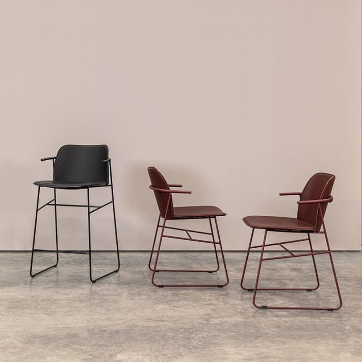 Poltroncina-ponte-airnova-arredamento-design-leather-furnishing-03-r0ceqfodjwbuykza0sedbk11b2ts5av1yk7fykewg6.jpg