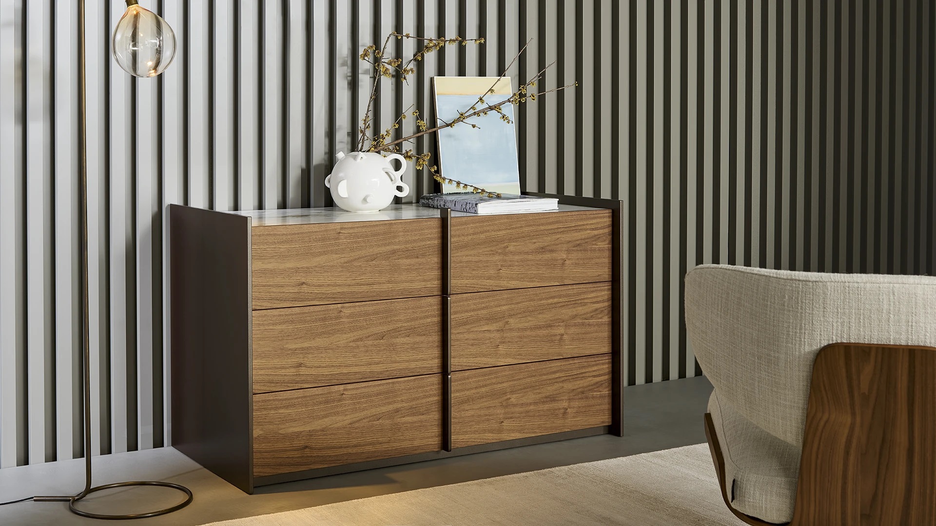 dresser1.jpg