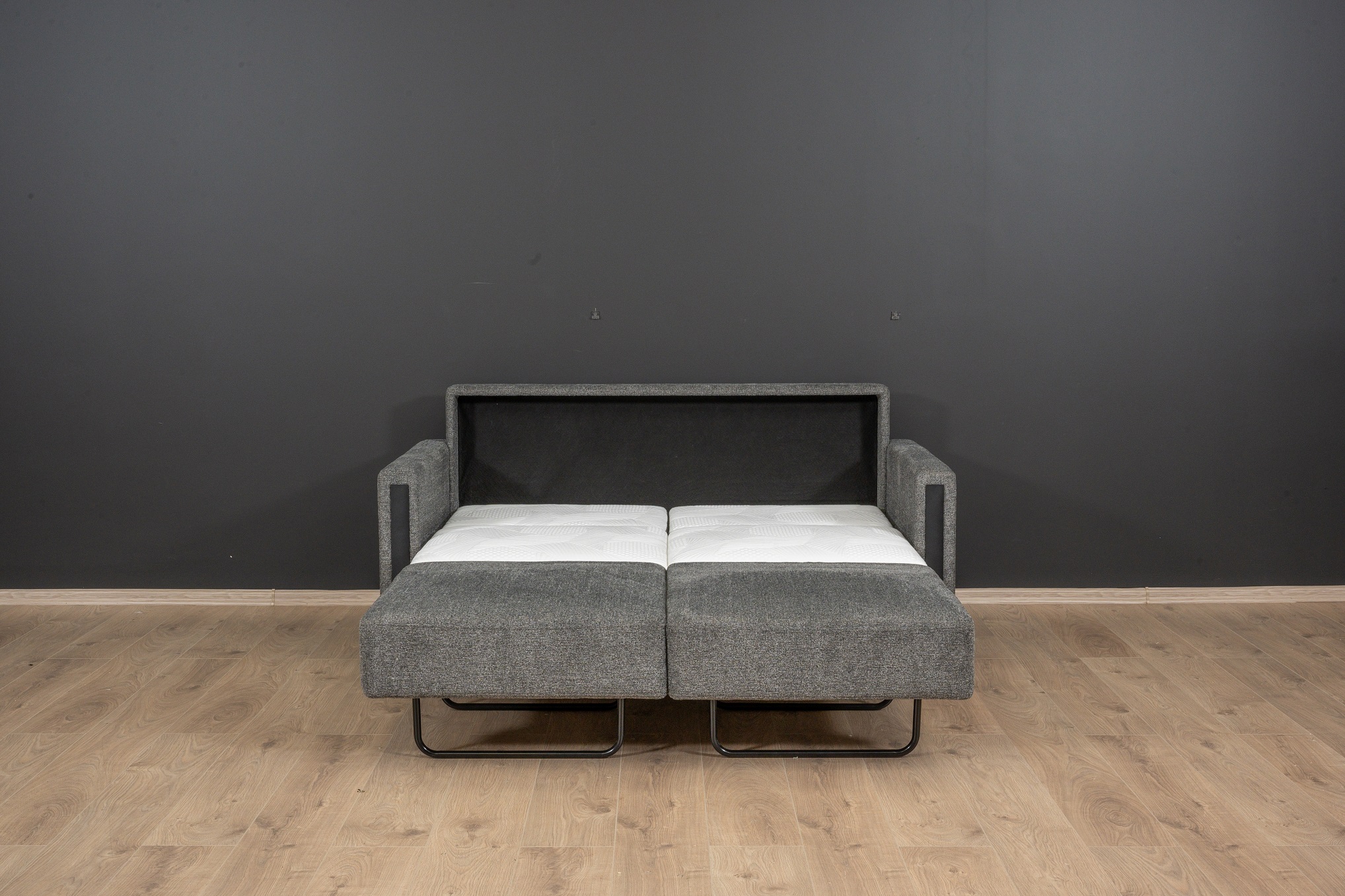 Mia-FullXL-Maple-Charcoal-3.jpg