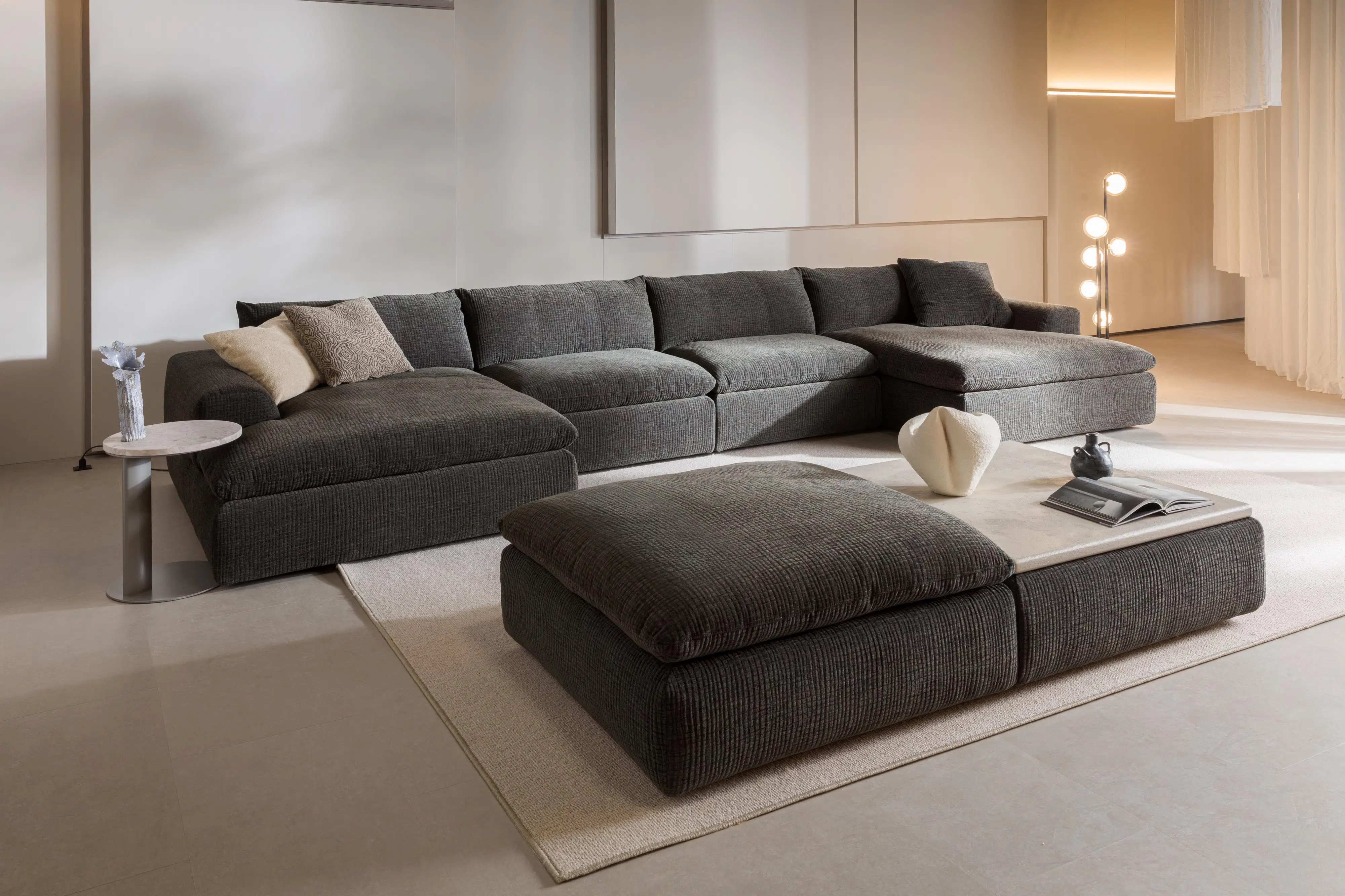 juno_u_shaped_sectional_sofa_02.jpg