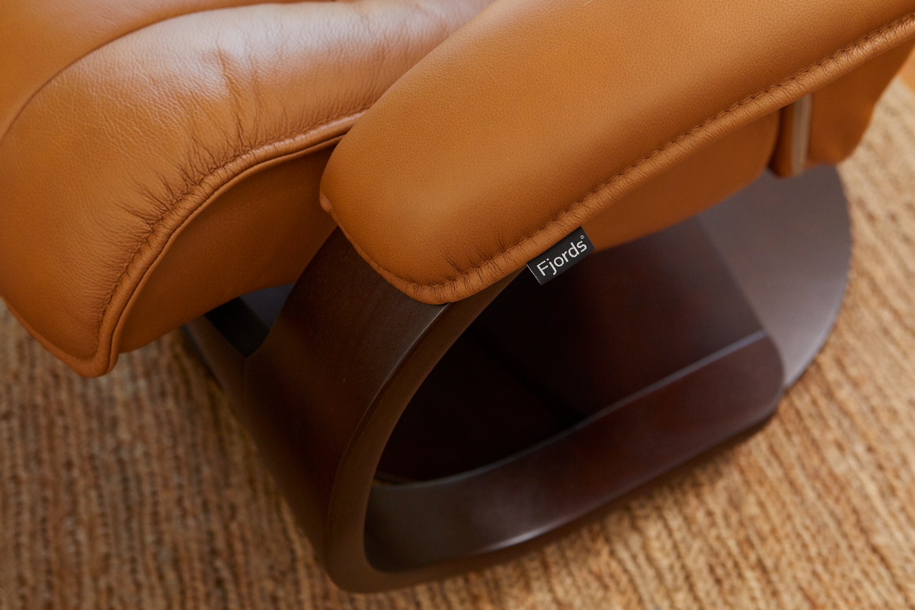 fjords-admiral-c-al-vintage-cognac-espresso-lifesytle-4.jpg